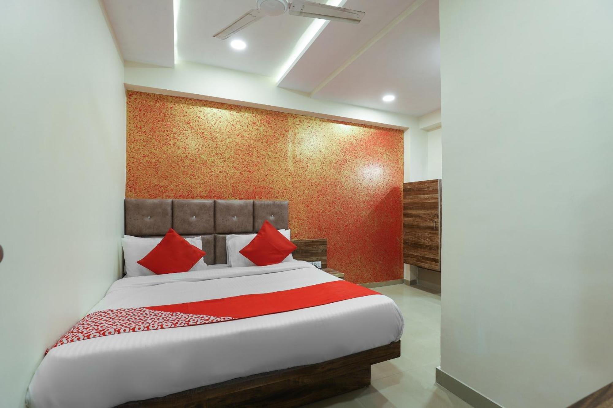 Hotel O Dream Stay Sarkhej Екстер'єр фото