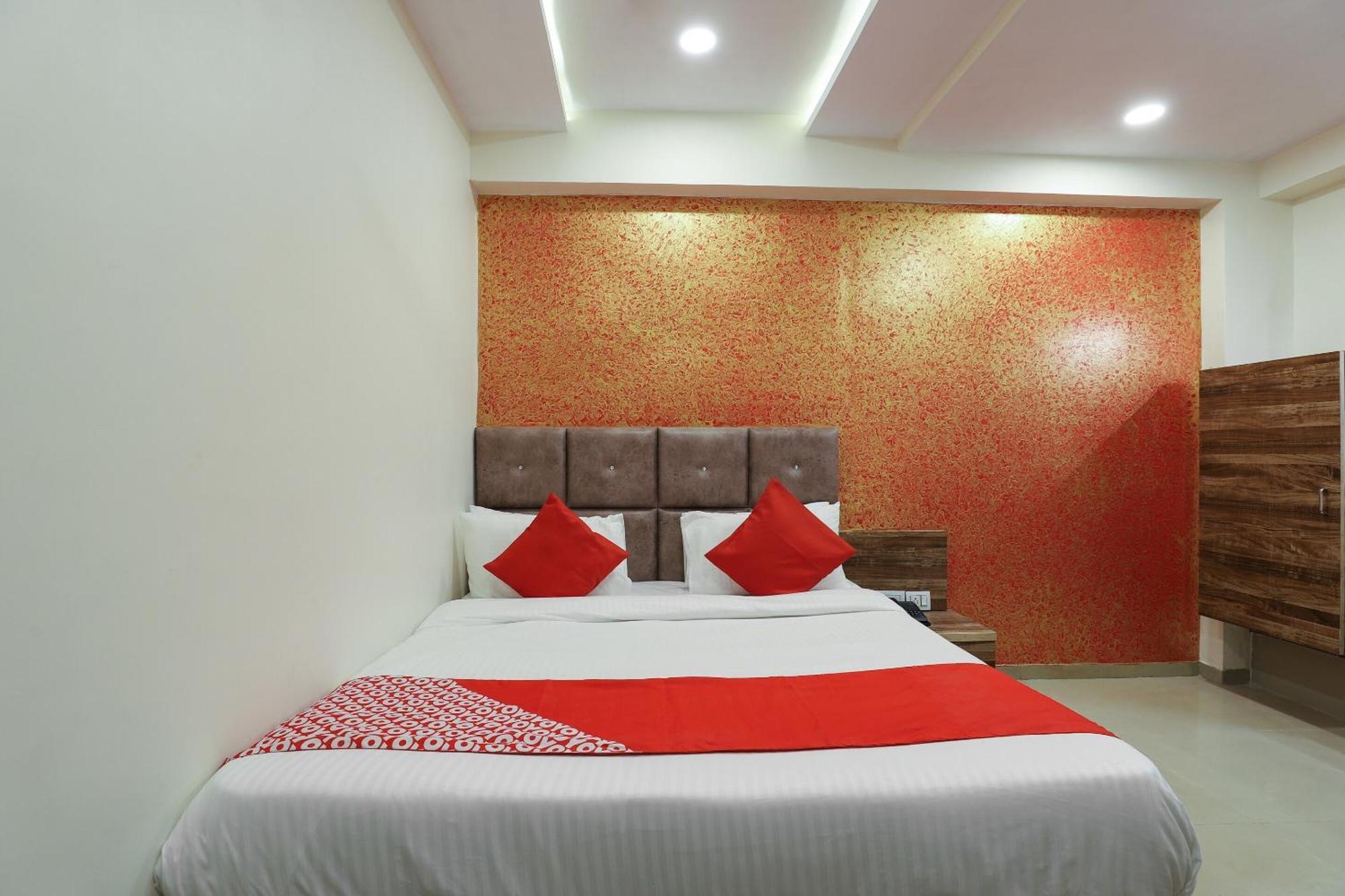 Hotel O Dream Stay Sarkhej Екстер'єр фото
