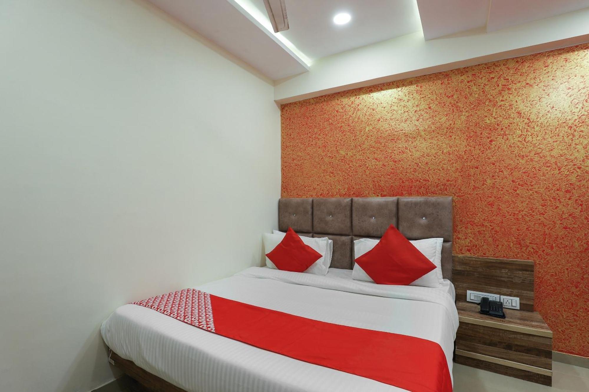 Hotel O Dream Stay Sarkhej Екстер'єр фото
