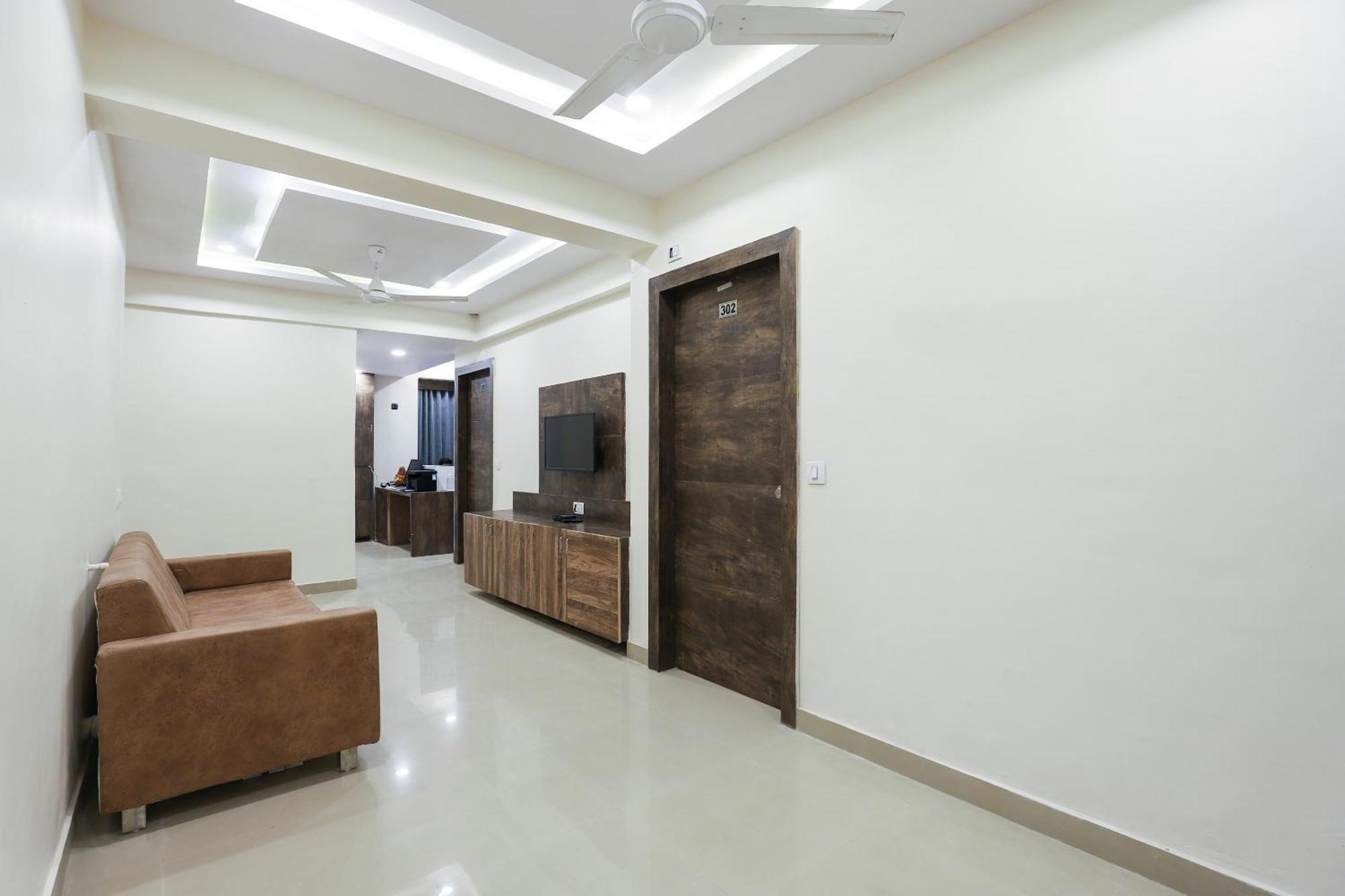 Hotel O Dream Stay Sarkhej Екстер'єр фото